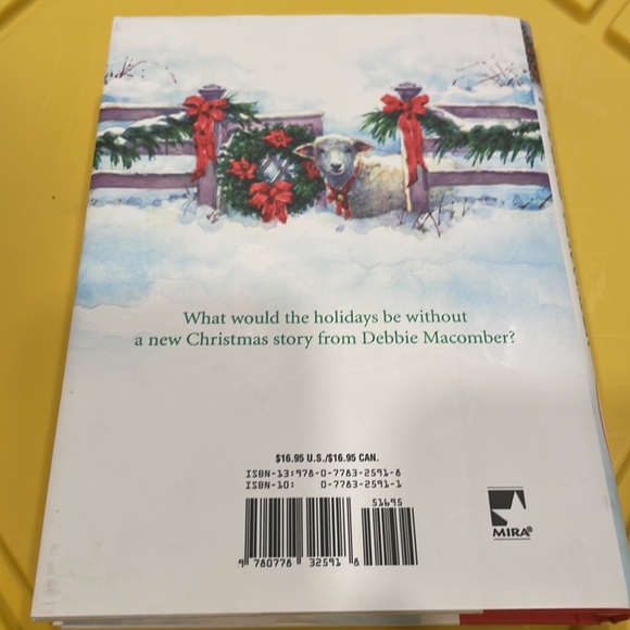 Debbie Macomber Book: A Cedar Cove Christmas 🎄Bundle your likes and save🎄 - Picture 2 of 4